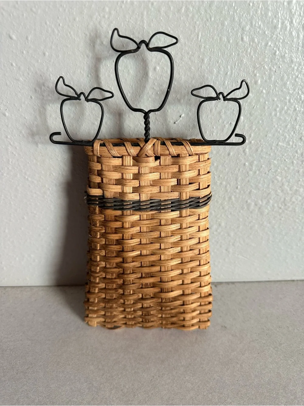 Vintage Woven Basket Wall Pocket Hanging Metal Wire Apple Decor